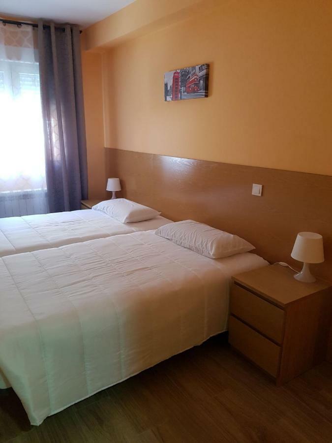 Hostal La Pared Torres de la Alameda 외부 사진