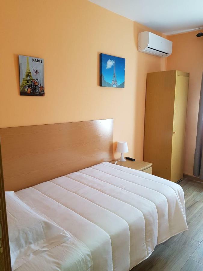 Hostal La Pared Torres de la Alameda 외부 사진