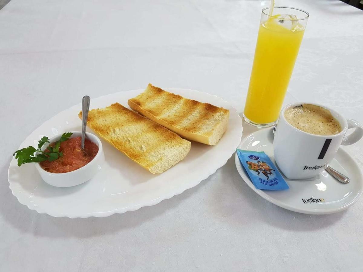 Hostal La Pared Torres de la Alameda 외부 사진