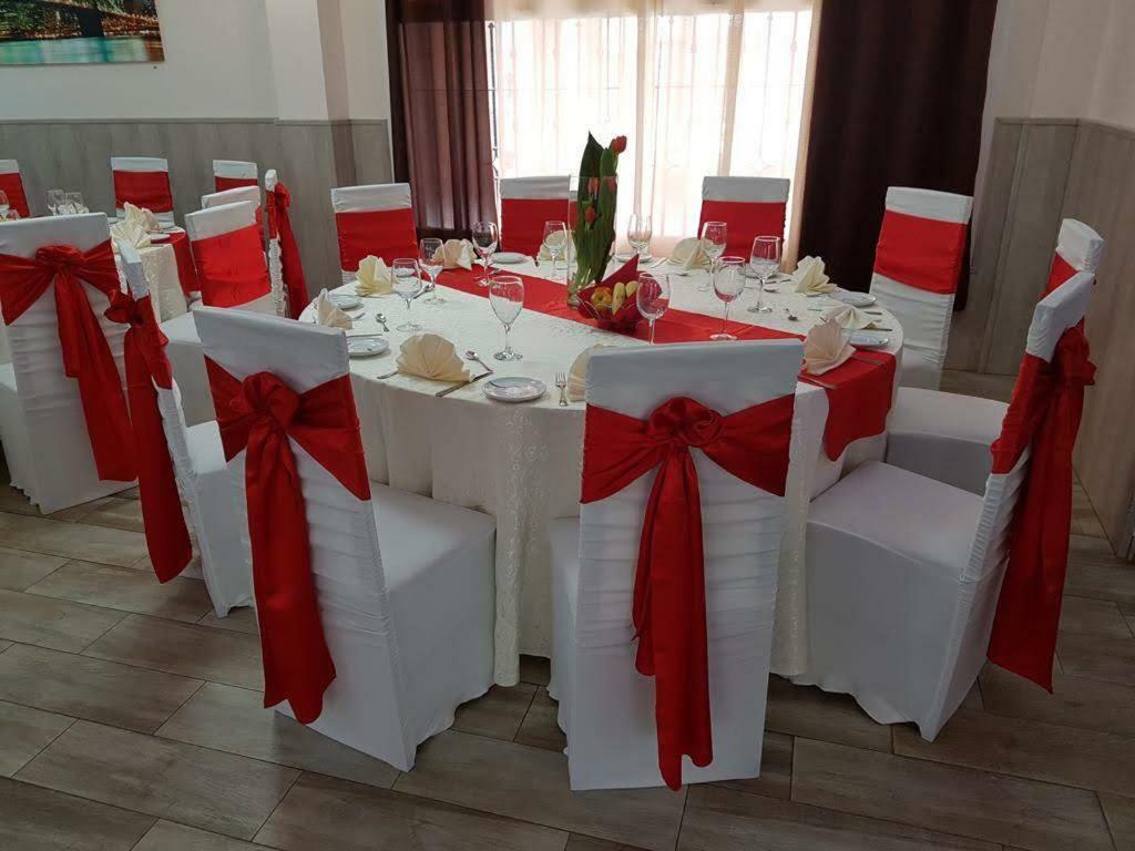 Hostal La Pared Torres de la Alameda 외부 사진