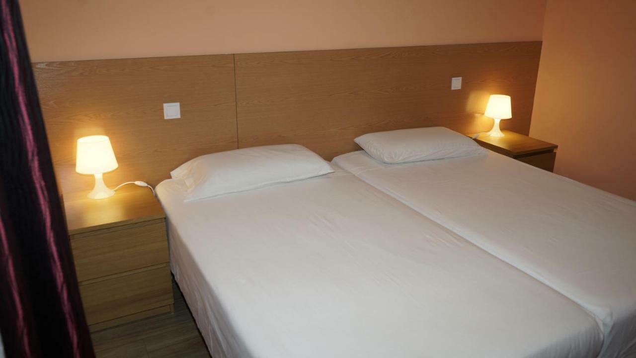 Hostal La Pared Torres de la Alameda 외부 사진