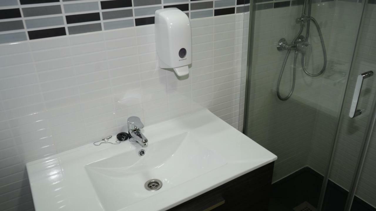 Hostal La Pared Torres de la Alameda 외부 사진