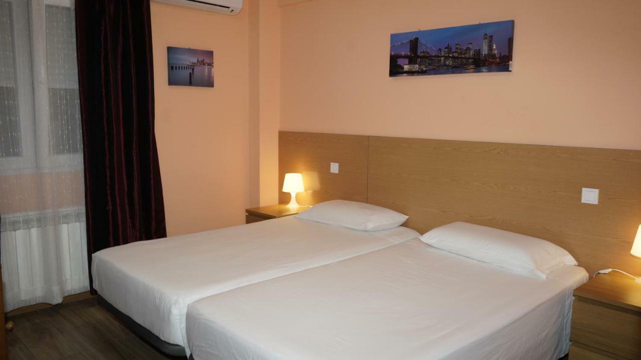 Hostal La Pared Torres de la Alameda 외부 사진