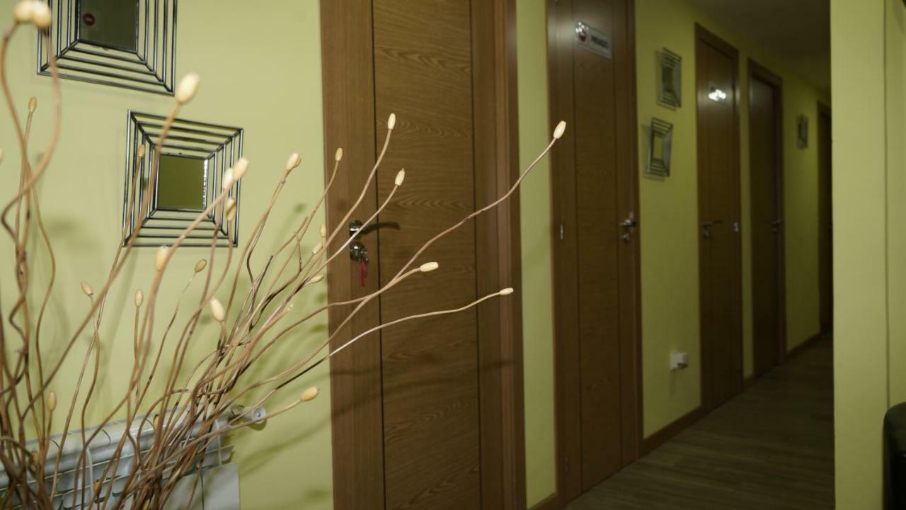 Hostal La Pared Torres de la Alameda 외부 사진