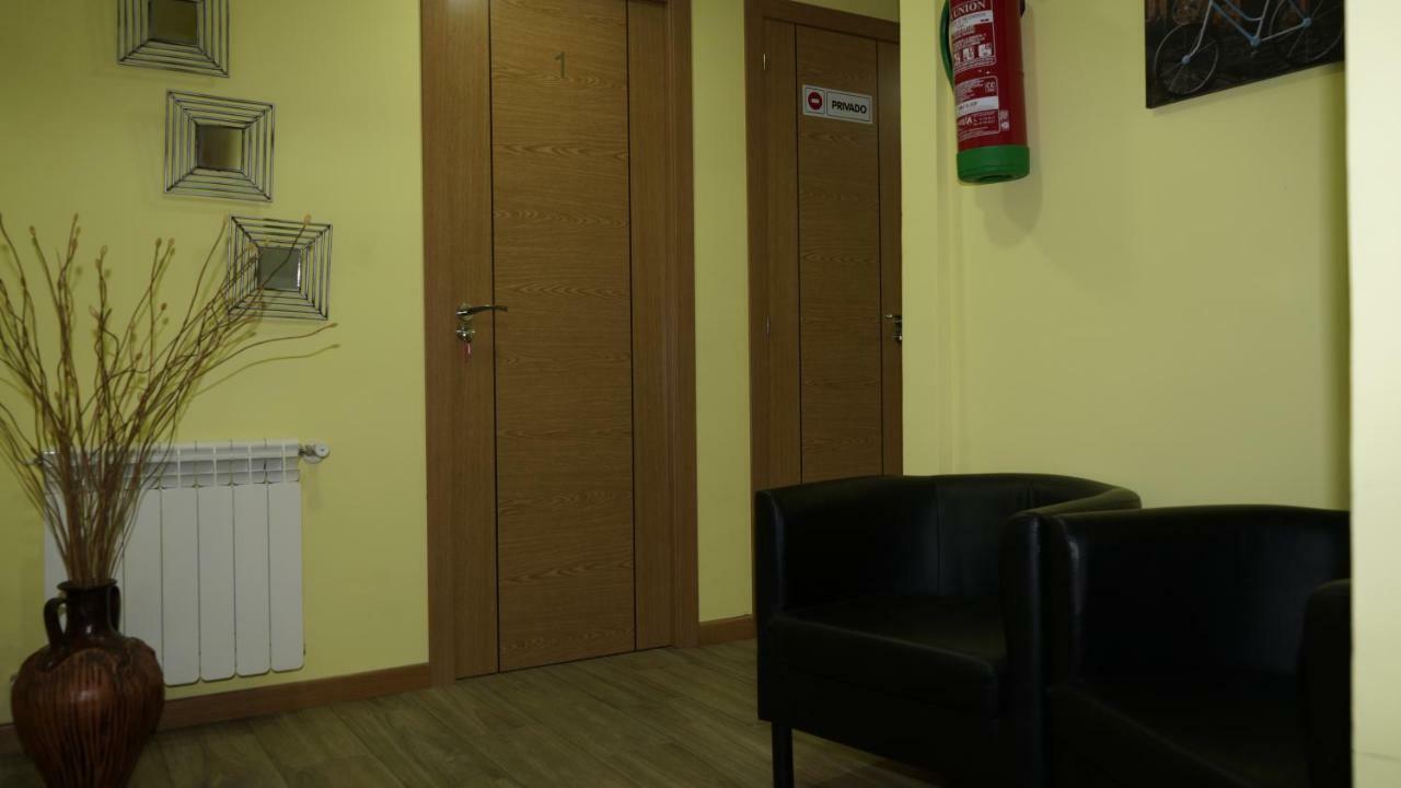 Hostal La Pared Torres de la Alameda 외부 사진